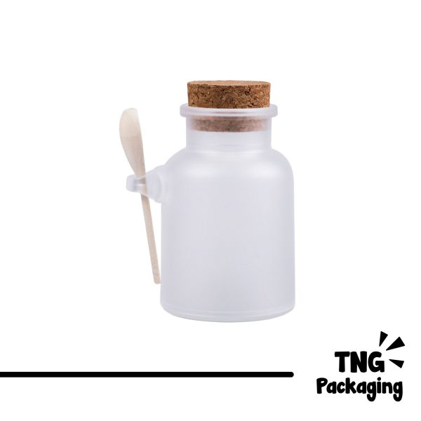 Botol Plastik Kosong Dengan Sendok Gabus